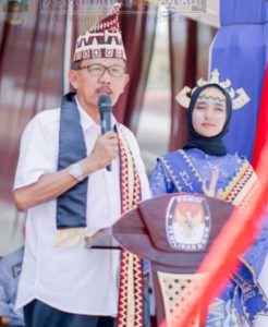 Bupati Pesisir Barat Hadiri Sambut Kirab Pemilu 2024 KPU  Kaur Dengan KPU Pesisir Barat