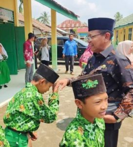H.Karep Kakanmenag OKUS melakukan monitoring ANBK di MIN 2 OKU Selatan