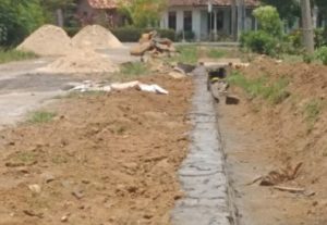 Bersumber Dari ADD Pemerintah Tiyuh Gading Kencana Tubaba Bangun Saluran Drainase