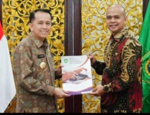Pj Sekda Kota Prabumulih, Aris Priadi Terima Bangub Provinsi Sumsel.